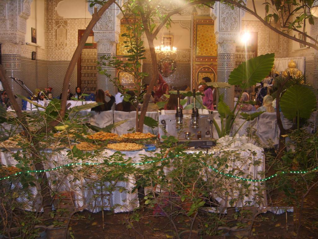 Riad Les Chrifis Navette Aeroport 24 Sur 24 Fès Exterior foto